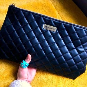 NWOT Wacoal Quilted Cosmetic Bag